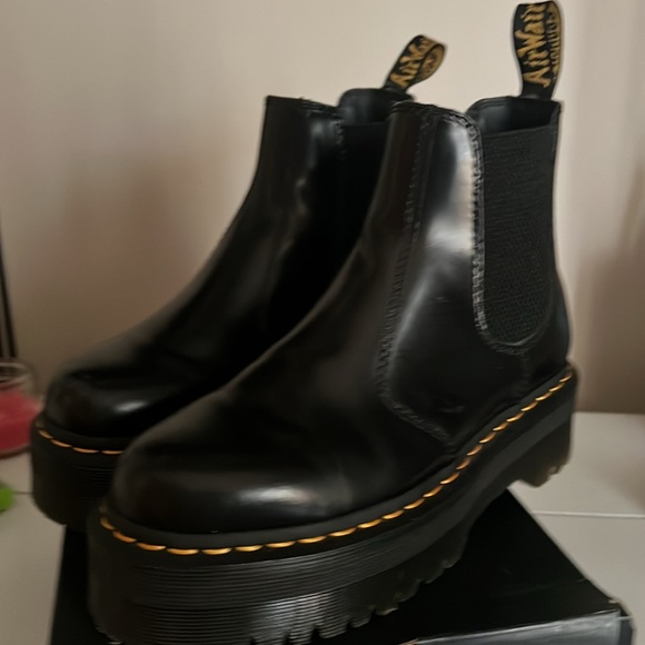 2976 SMOOTH LEATHER PLATFORM CHELSEA BOOTS - Picture 3 of 3